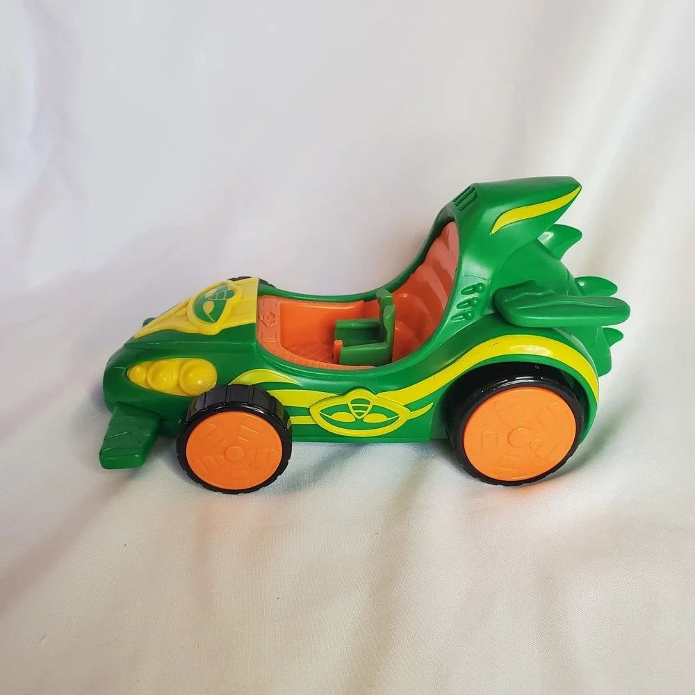 PJ Masks Gecko Green Race Car into the Night Gekko Vehicle Car‎ Toy racecar